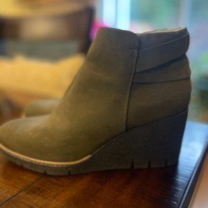 DR. SCHOOL'S Wedge Booties, Olive Green, size 8.5